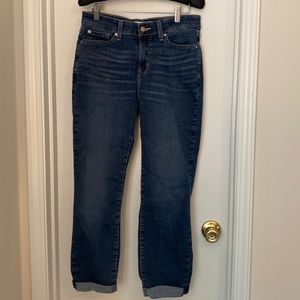 Sz 8, sz 29, signature Levi’s midrise boyfriend blue jeans